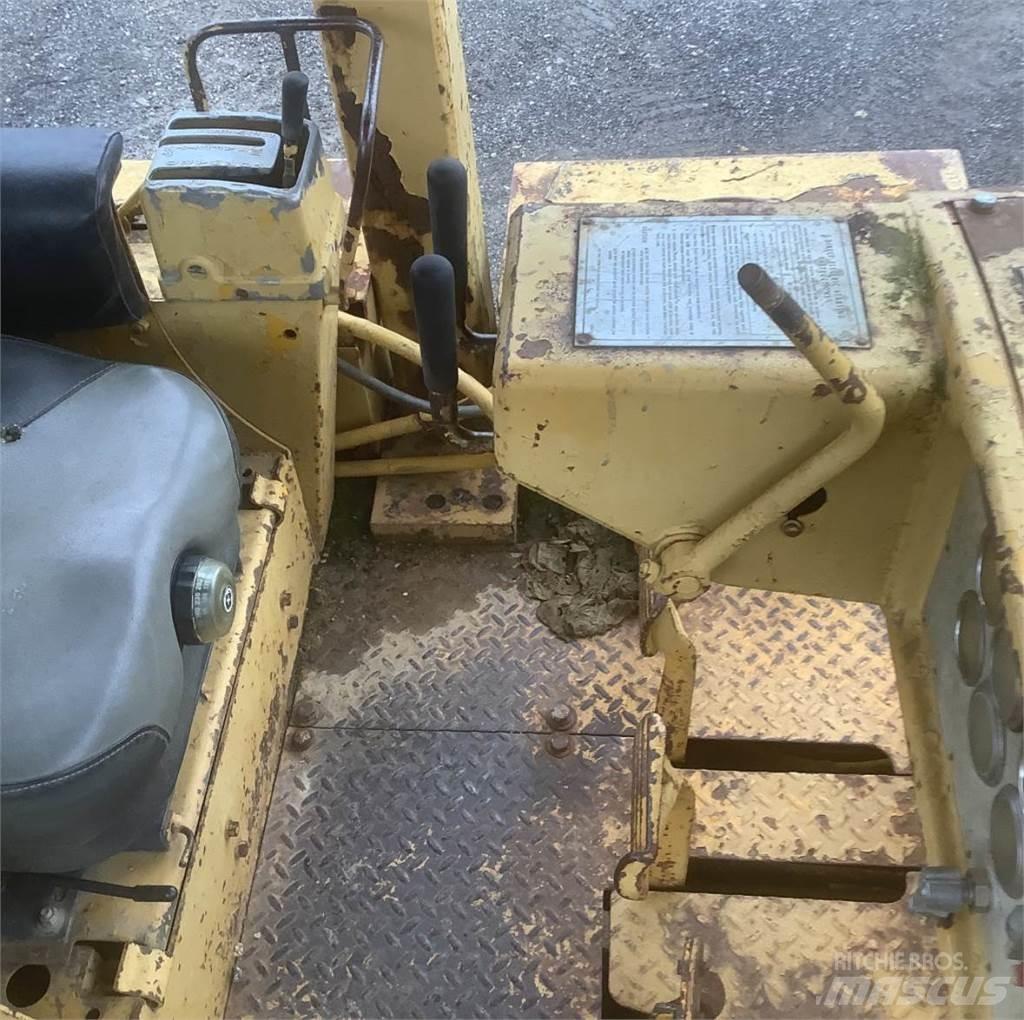 CAT D7F Buldožeri gusjeničari
