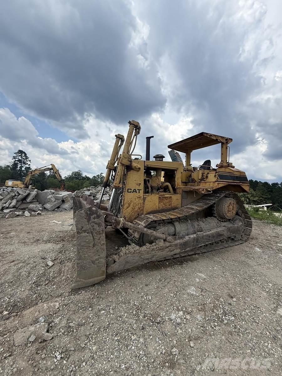 CAT D7H Buldožeri gusjeničari