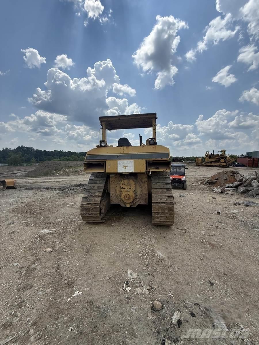 CAT D7H Buldožeri gusjeničari