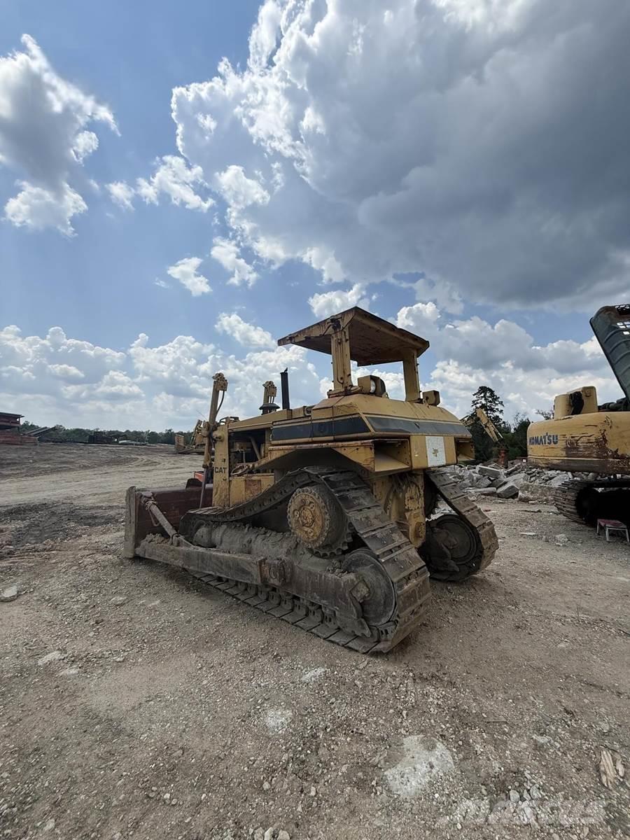CAT D7H Buldožeri gusjeničari