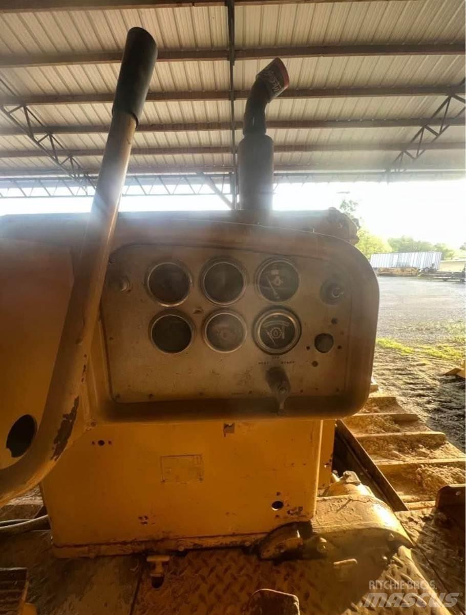 CAT D8H Buldožeri gusjeničari
