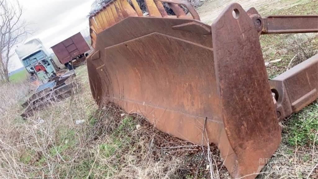 CAT D8R Buldožeri gusjeničari