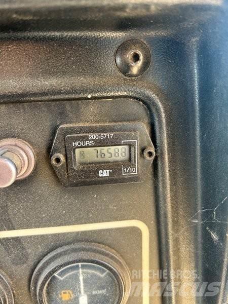 CAT D8R Buldožeri gusjeničari