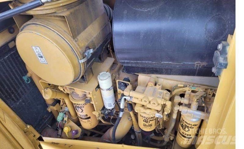 CAT D8T Buldožeri gusjeničari