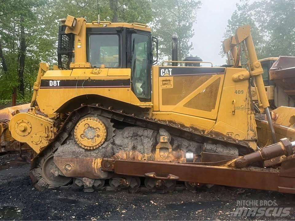 CAT D8T Buldožeri gusjeničari