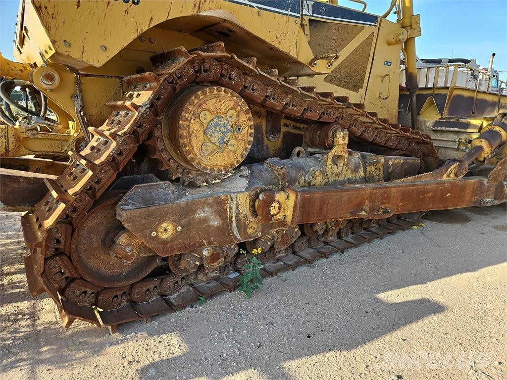CAT D8T Buldožeri gusjeničari