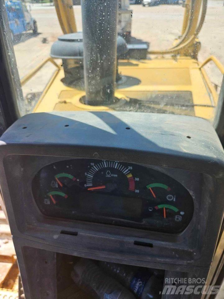 CAT D8T Buldožeri gusjeničari