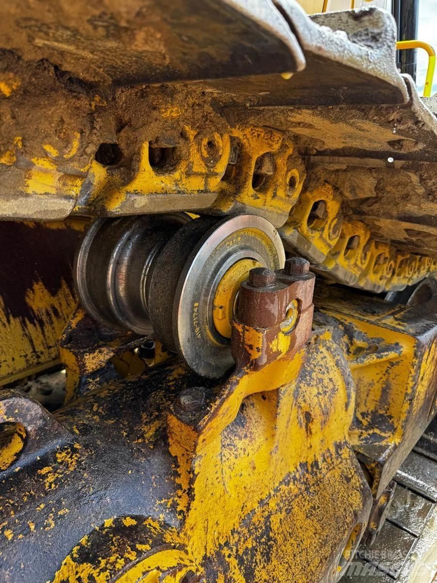 CAT D8T Buldožeri gusjeničari