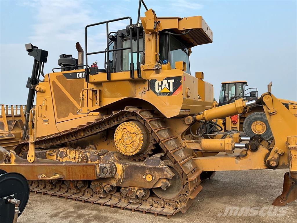 CAT D8T Buldožeri gusjeničari