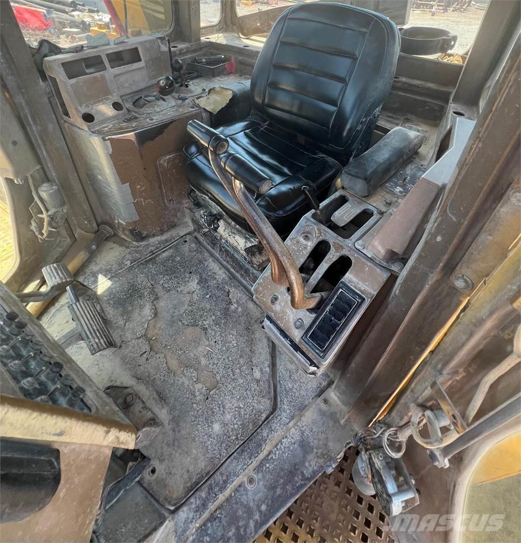 CAT D9L Buldožeri gusjeničari