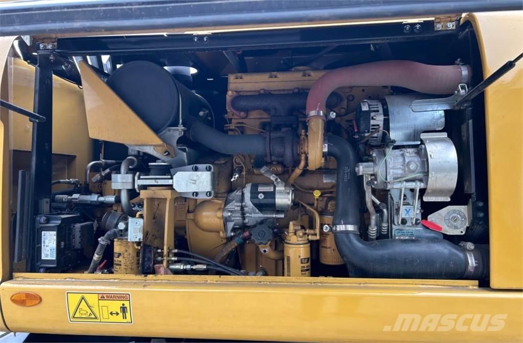 CAT M313D Bageri na kotačima