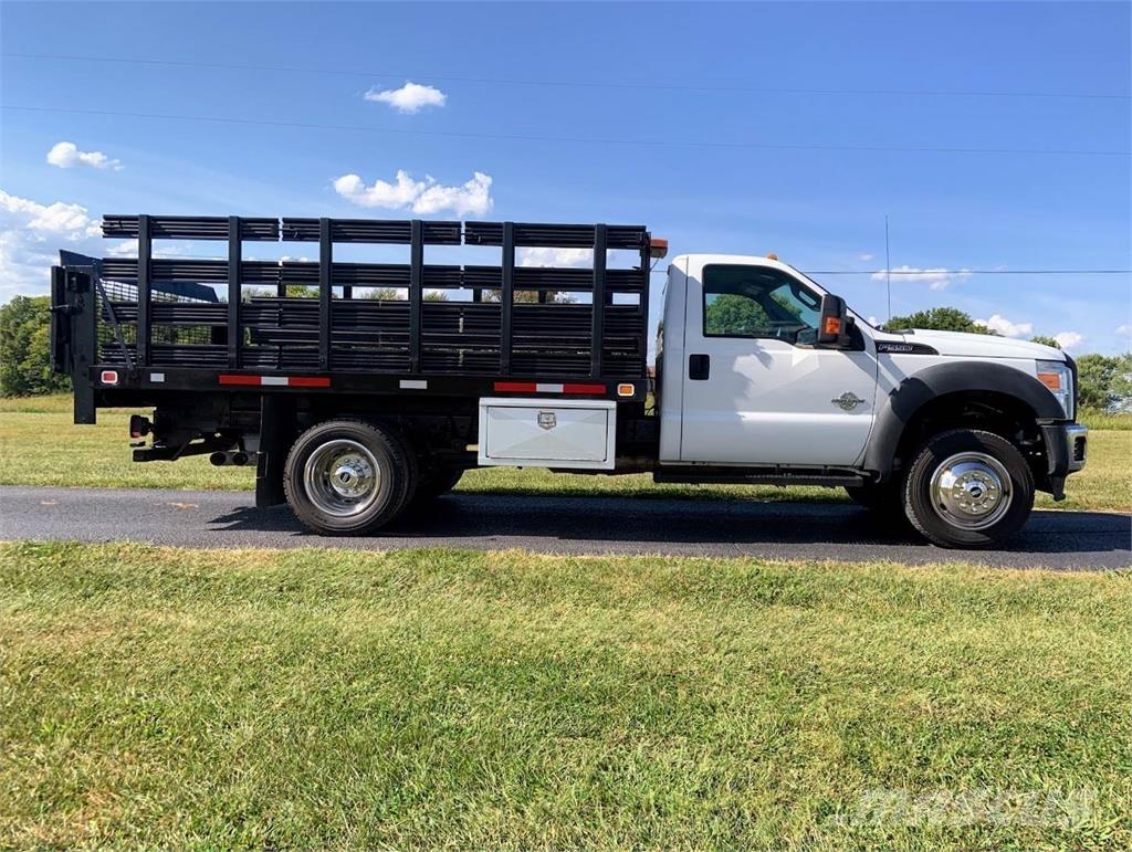 Ford 550 Kamioni za transport stoke