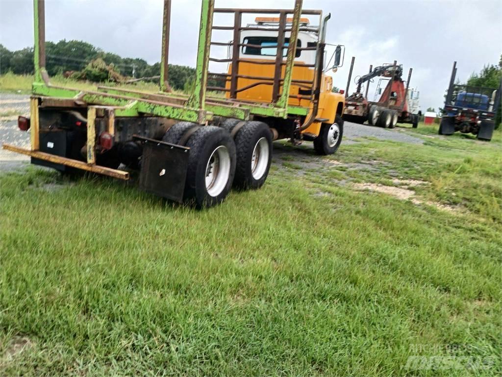 Ford L8000 Kamioni za drva