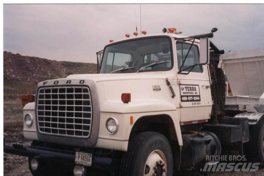 Ford LT9000 Kamioni s ravnim pločom / vitlom
