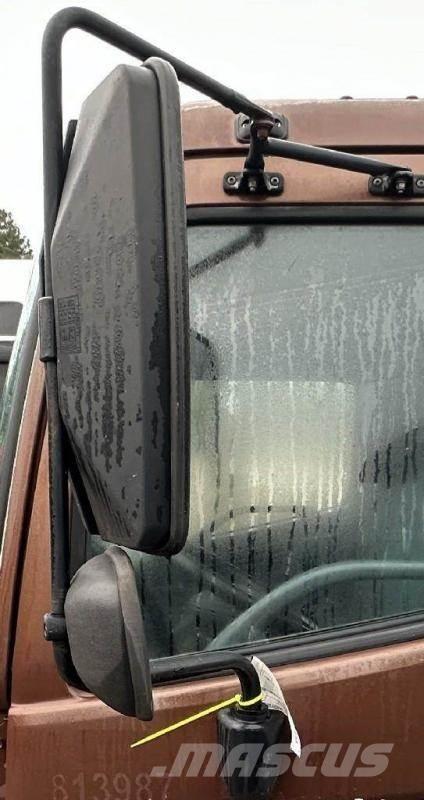 Hino 238 Kabine i unutrašnjost