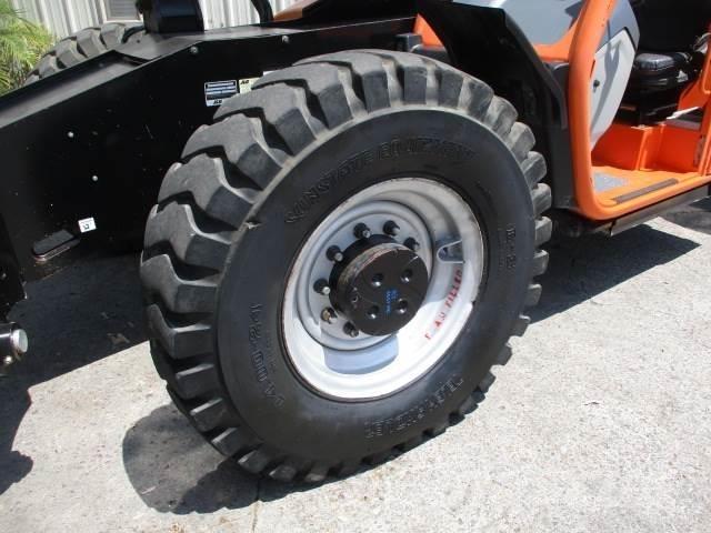 JLG 1055 Teleskopski viličari
