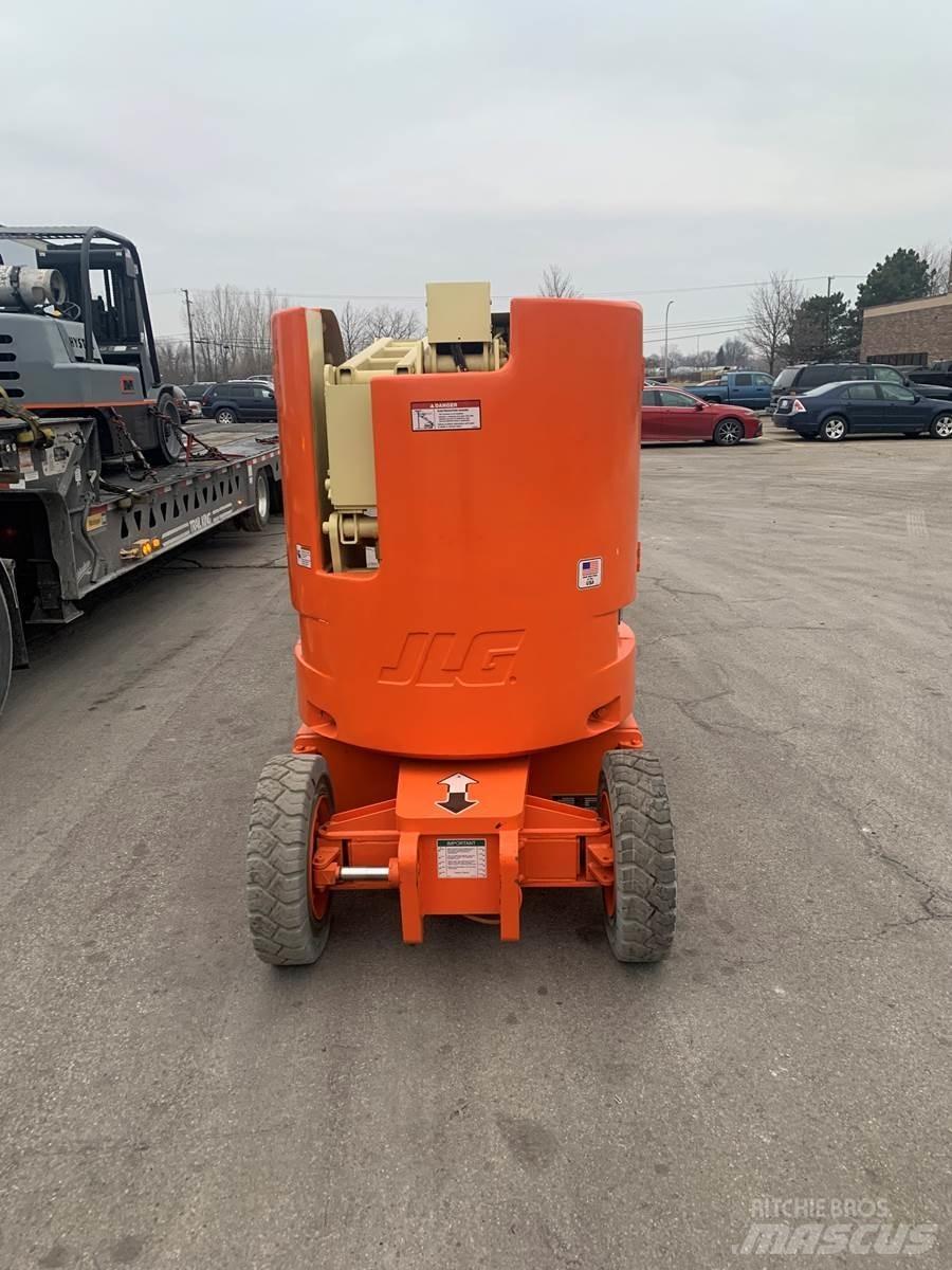JLG E300AJ Vertikalne radne podizne platforme