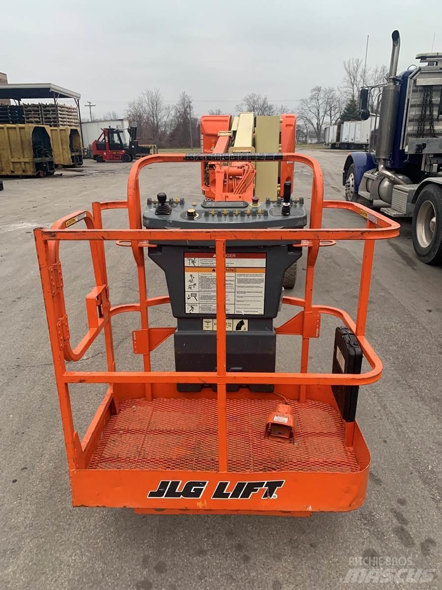 JLG E300AJ Vertikalne radne podizne platforme