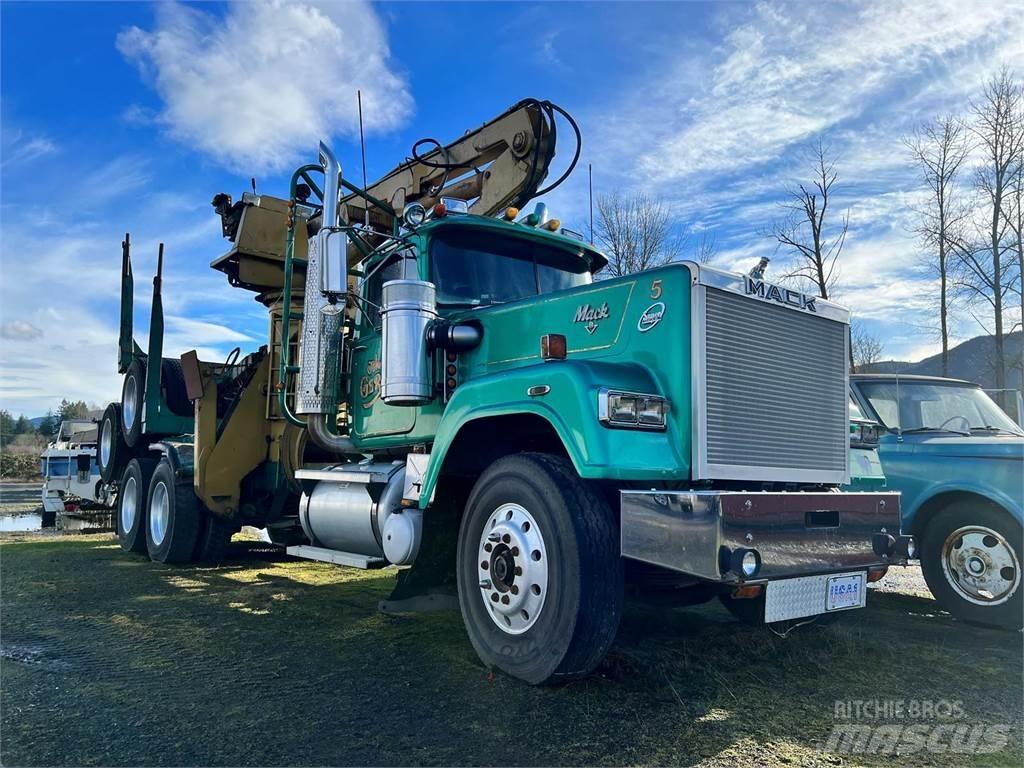 Mack RW700 Kamioni za drva