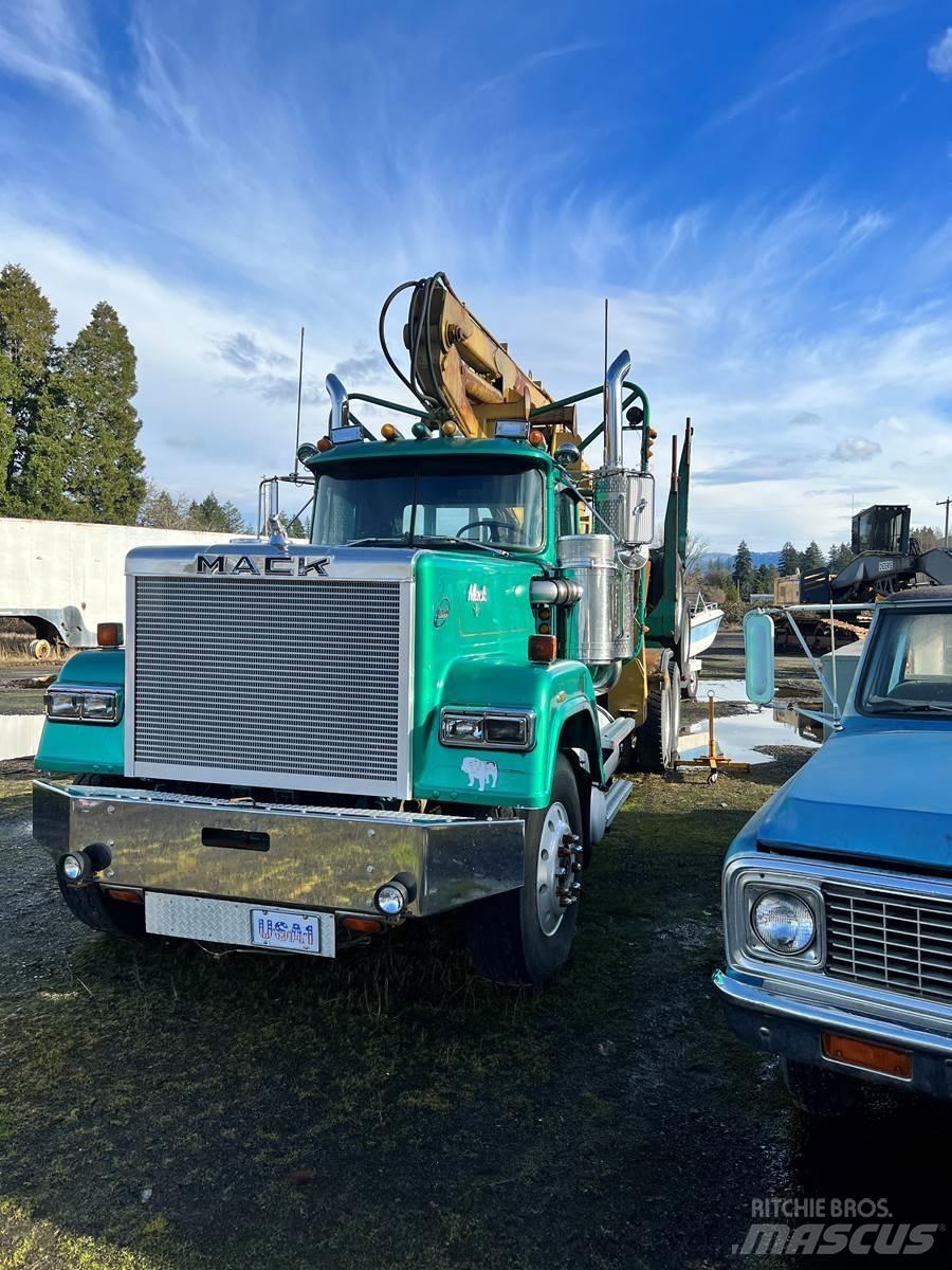 Mack RW700 Kamioni za drva