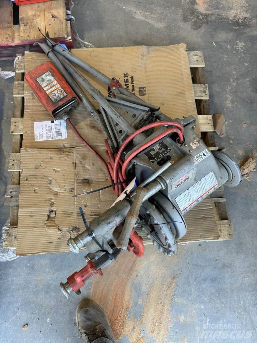  Ridgid 300 Strojevi za savijanje cevi