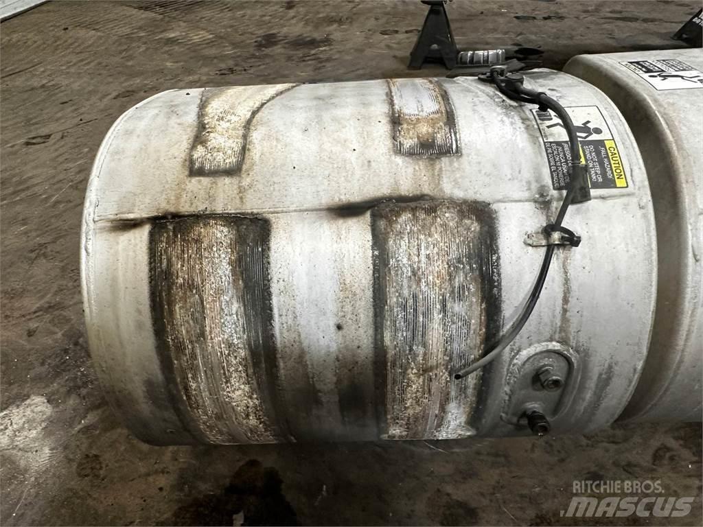 Volvo VNL Kamioni cisterne