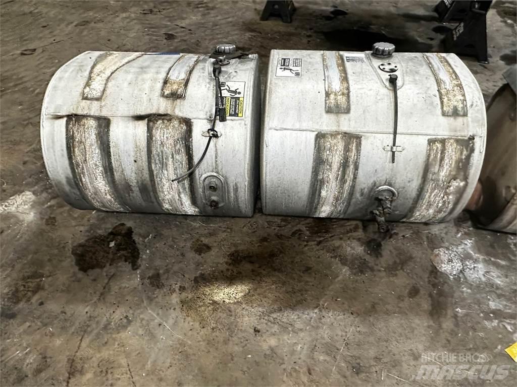 Volvo VNL Kamioni cisterne