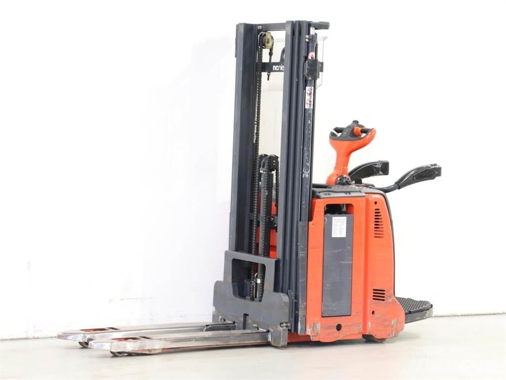 Linde D12AP/133 Ručni električni viličar