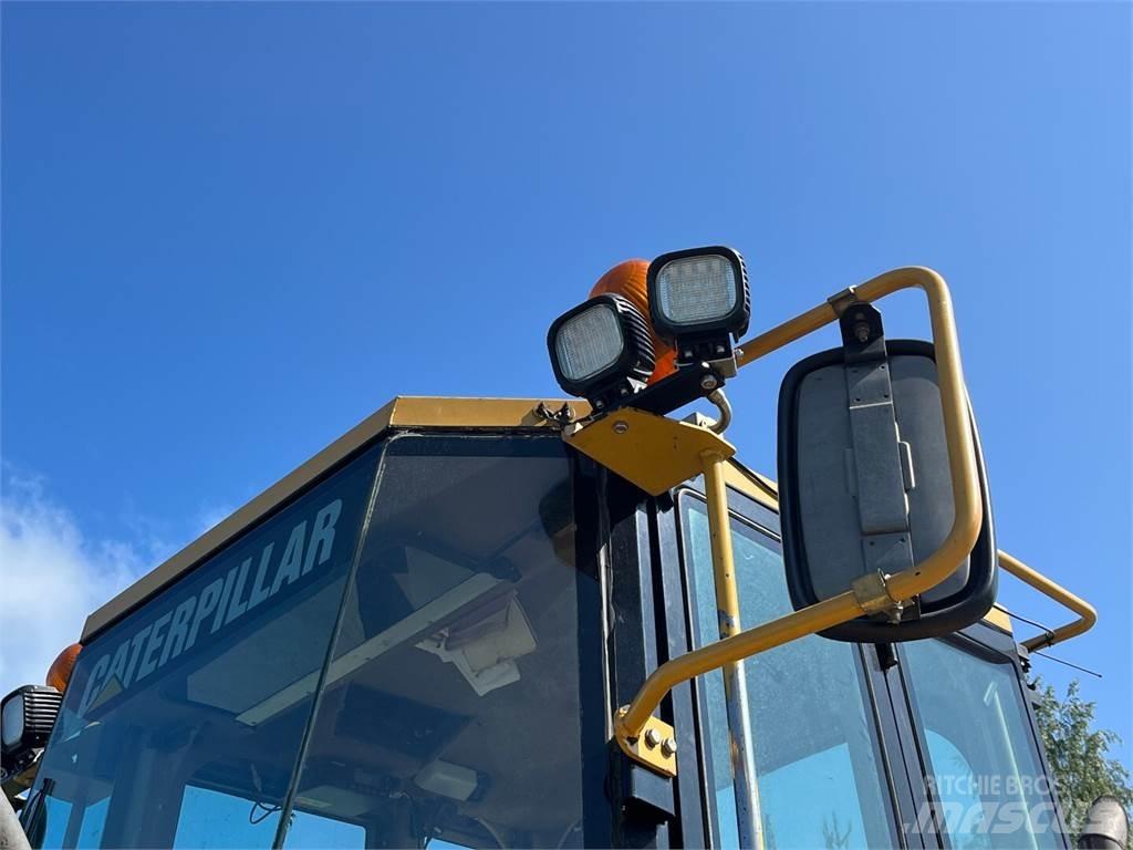 CAT IT24F Utovarivači na kotačima