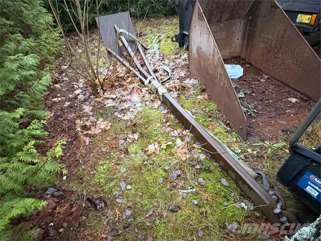 CAT TH 580 B Teleskopski viličari