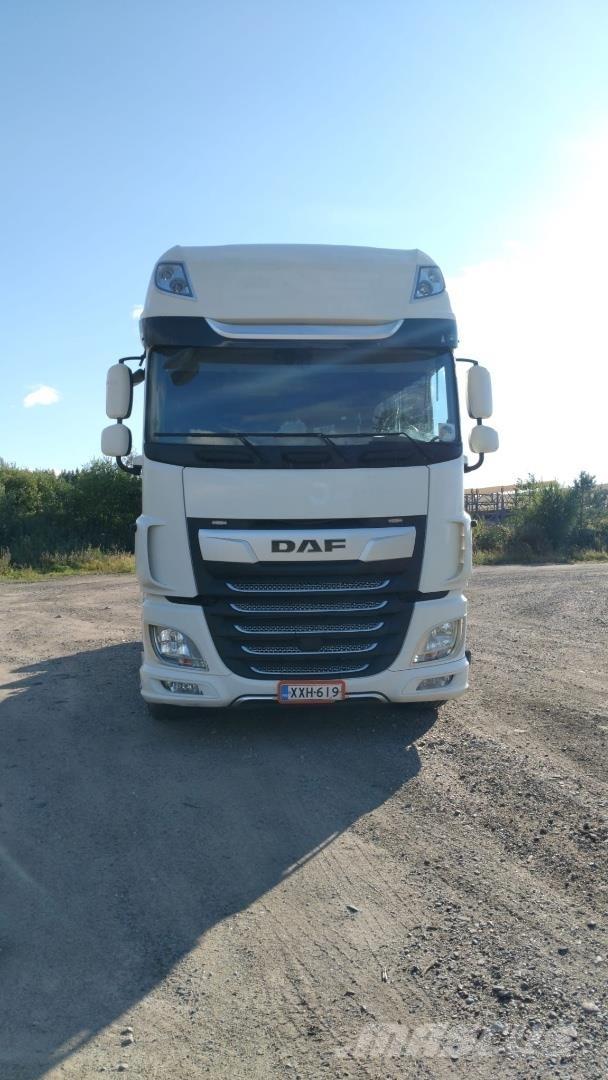 DAF XF 530 Rol kiper kamioni s kukama za dizanje