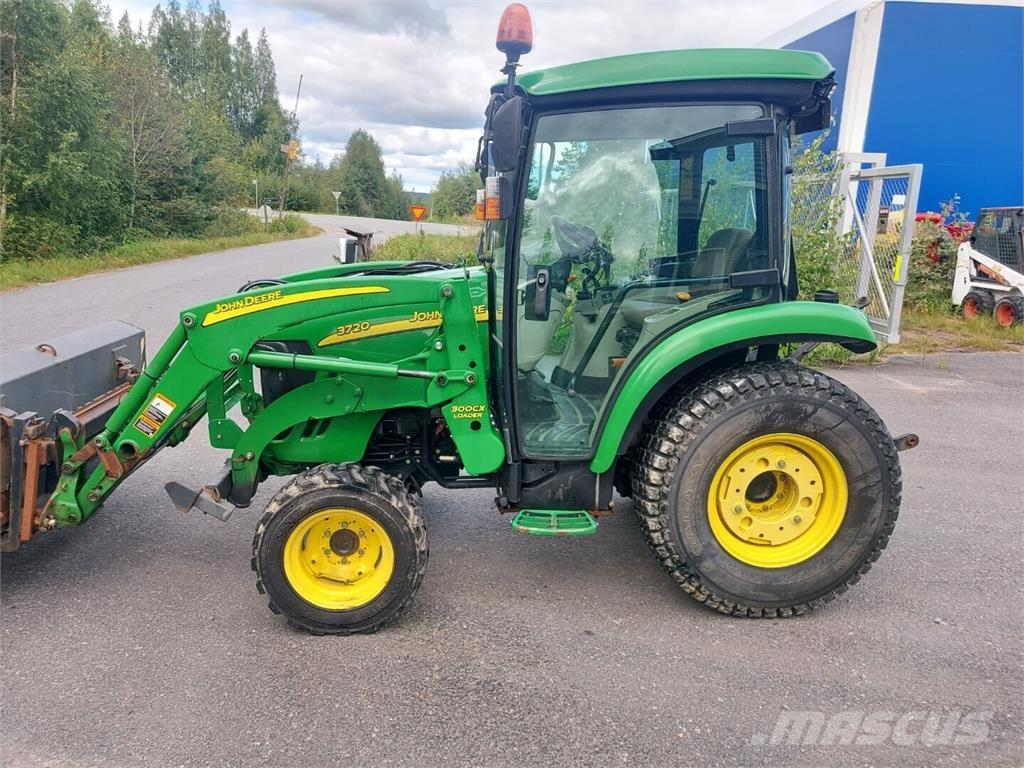 John Deere 3720 Traktori