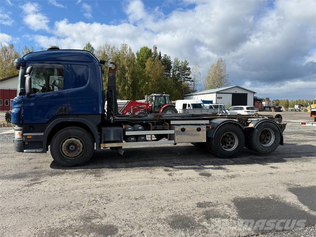 Scania P420 6x2 Rol kiper kamioni s kukama za dizanje