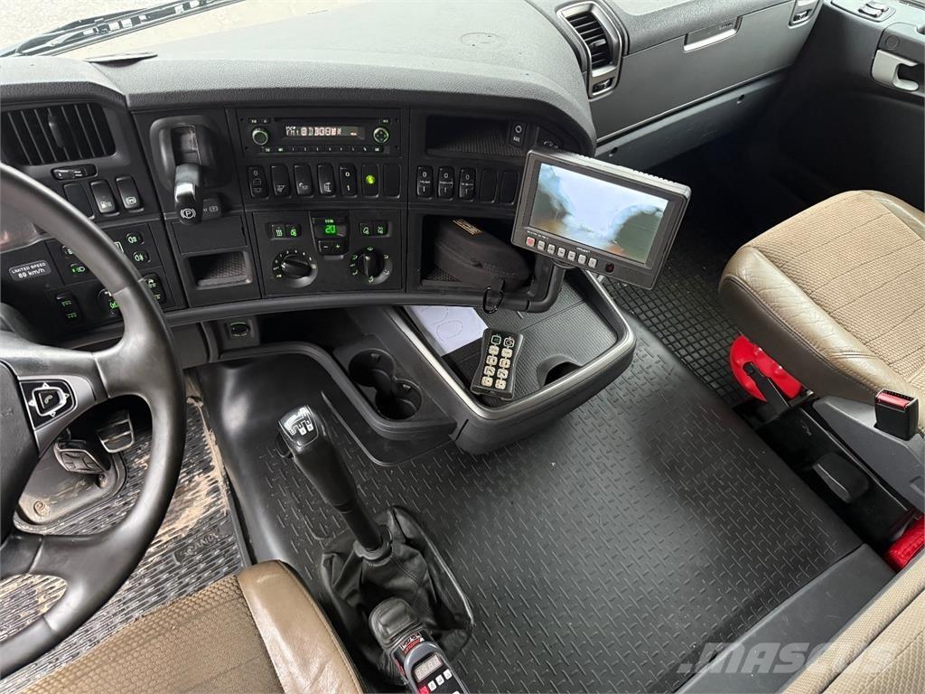 Scania R560 Rol kiper kamioni s kukama za dizanje