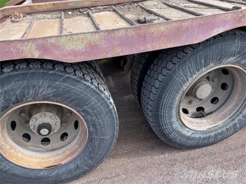 Sisu SM300 6X2 Kamioni za prijevoz šumskih strojeva