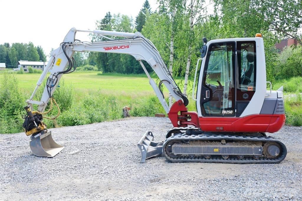 Takeuchi TB250 Mini bageri <7t