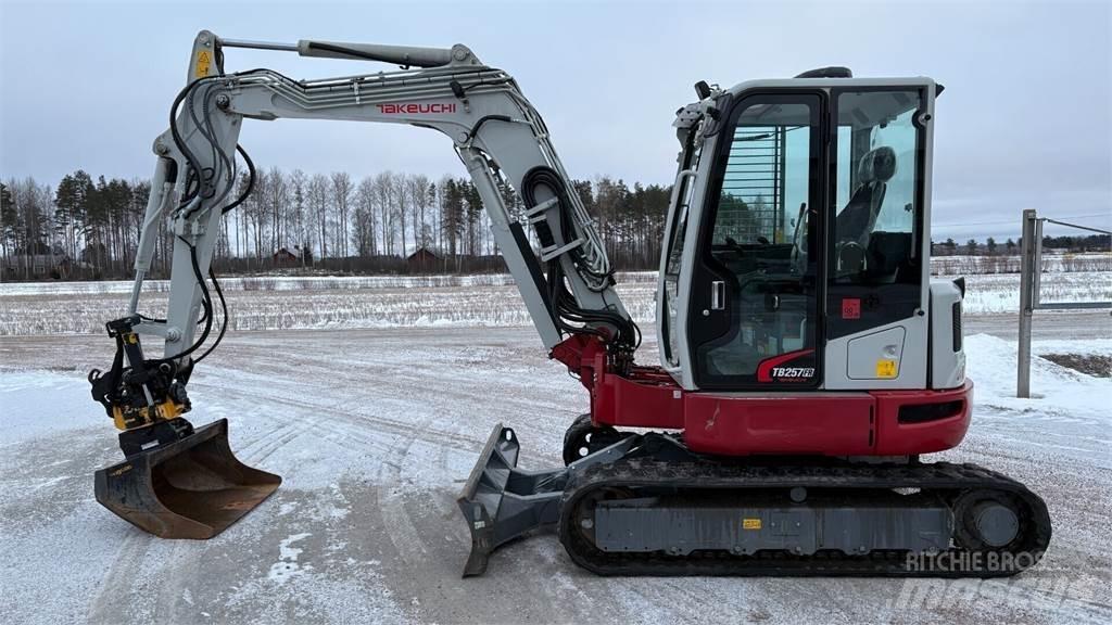 Takeuchi TB257FR Mini bageri <7t
