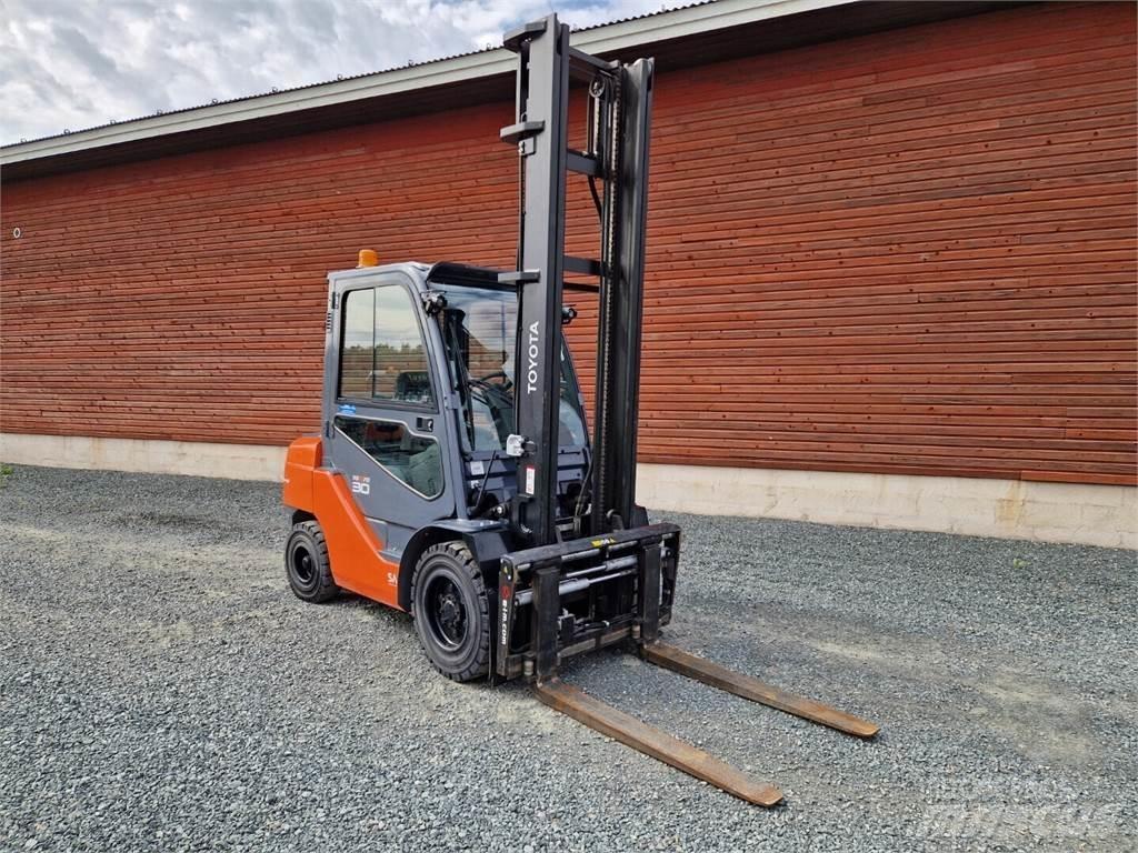 Toyota 02-8FDF30 Dizelski viličari
