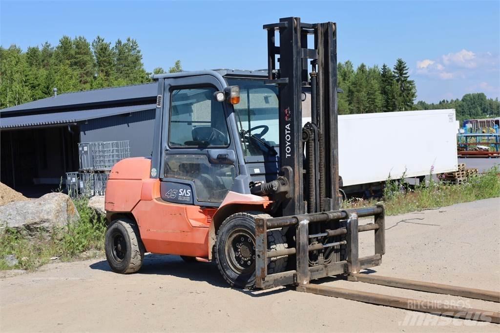 Toyota 7FD40 Dizelski viličari