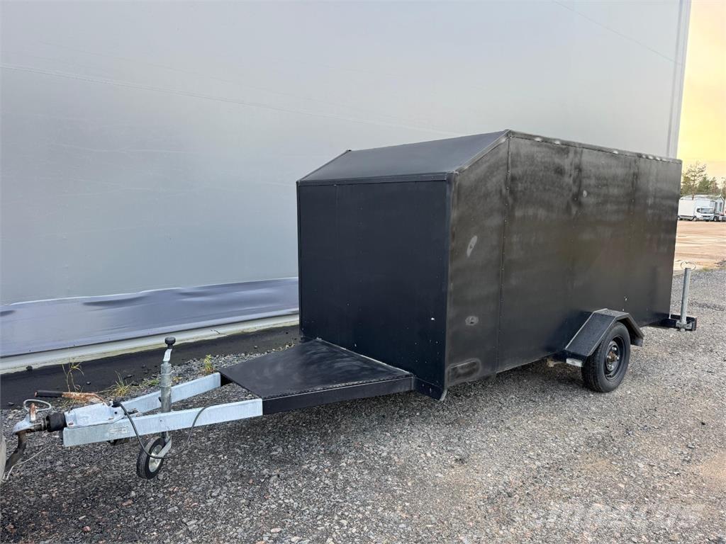  Umpiperäkärry Auto  prikolice