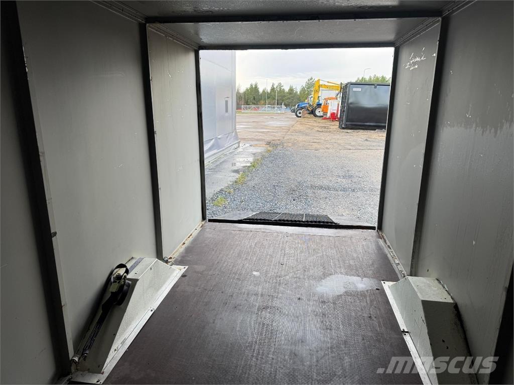  Umpiperäkärry Auto  prikolice