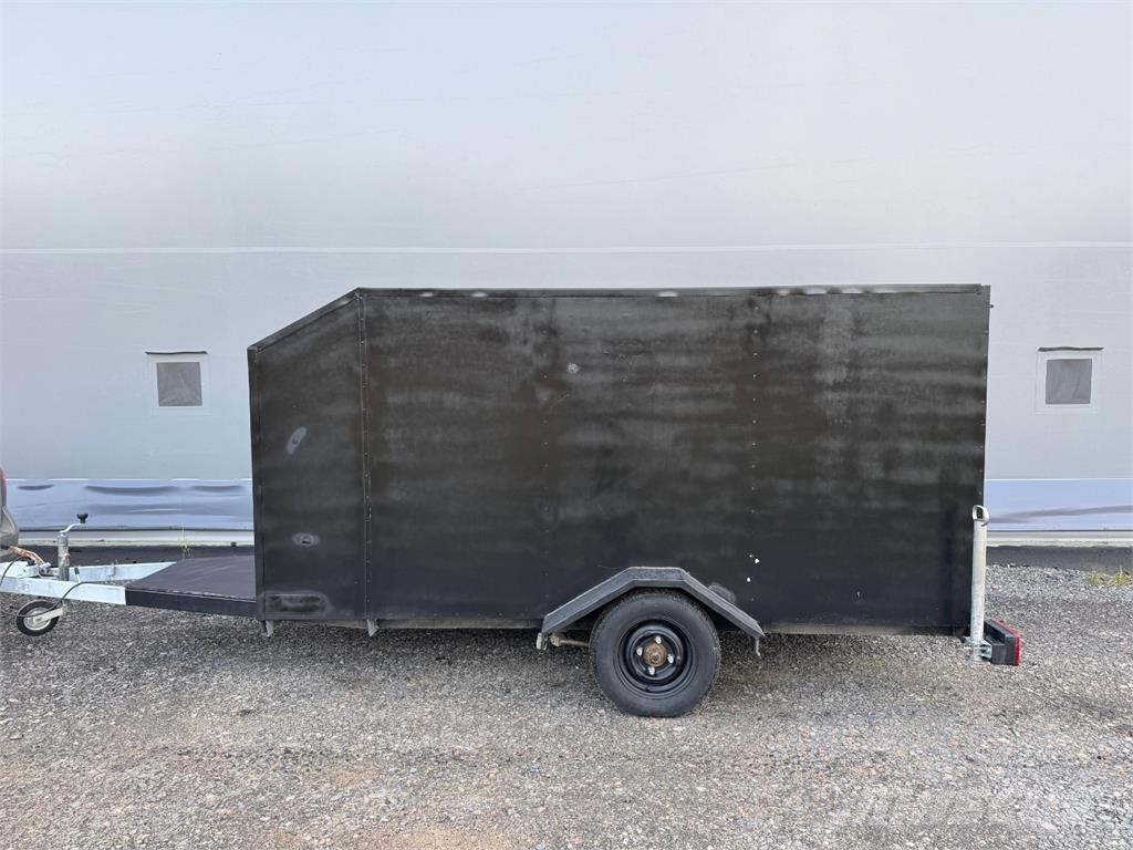  Umpiperäkärry Auto  prikolice