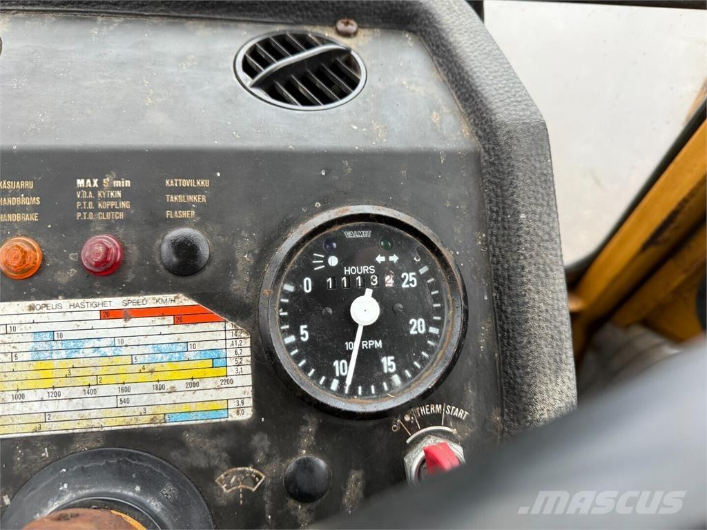 Valmet 702S Traktori