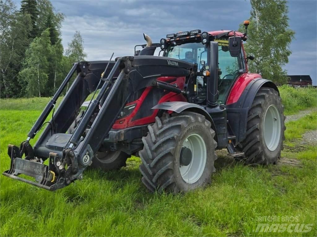 Valtra T144 Versu Traktori