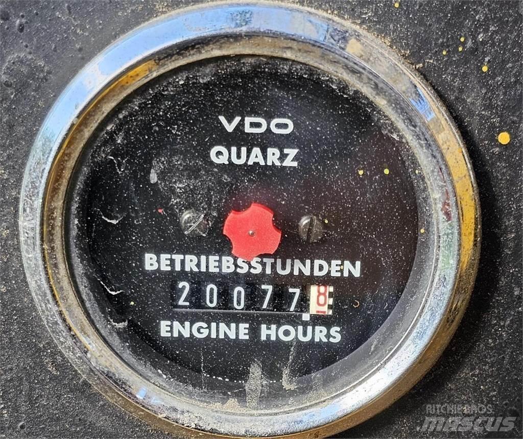 Volvo EW 200 Bageri na kotačima