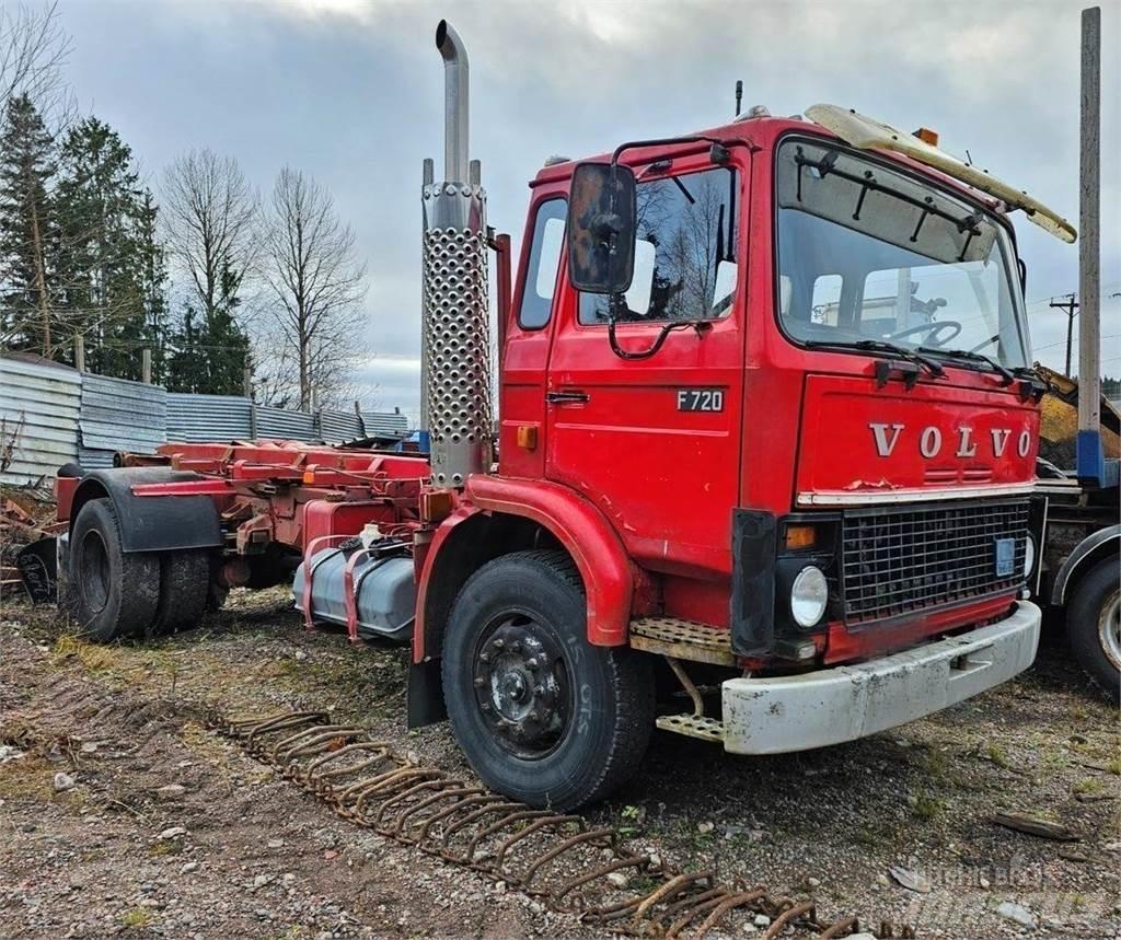 Volvo F720 Rol kiper kamioni s kukama za dizanje