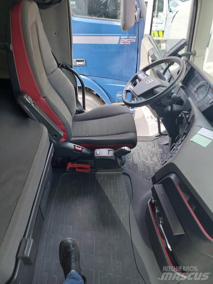 Volvo FH500 8x4 Rol kiper kamioni s kukama za dizanje