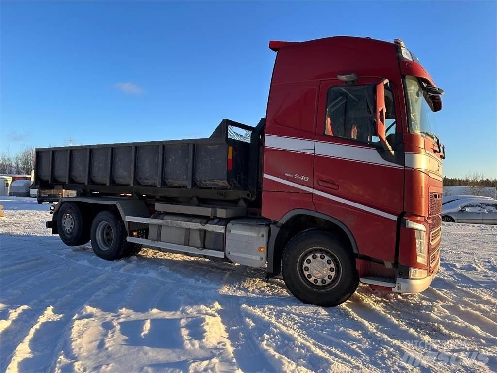 Volvo FH540 Rol kiper kamioni s kukama za dizanje