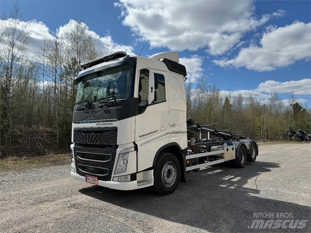 Volvo FH540 Rol kiper kamioni s kukama za dizanje