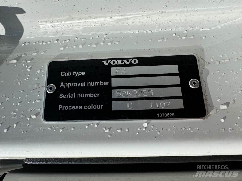 Volvo FH540 Rol kiper kamioni s kukama za dizanje